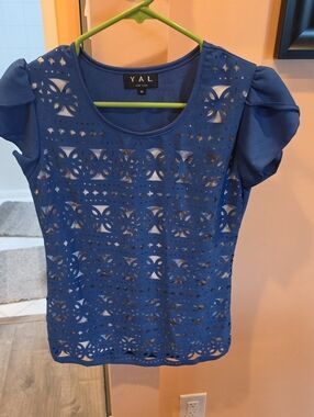 YAL Laser Cut Out Lined Petal Sleeve Top M Royal Blue and White